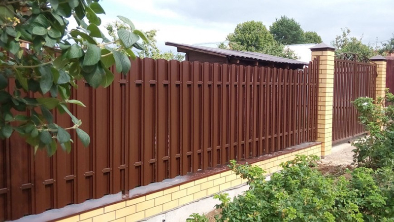 Забор из мет. штакетника